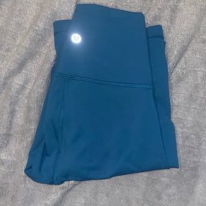 Lululemon capri colored wunder under!